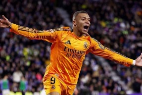 包含姆巴佩在FPX比赛中问鼎冠军，突破纪录引发热议！的词条