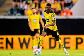 爱游戏平台关于多特蒙德篮板制胜冲刺阶段里尔调整名单以备西甲，阿斯顿维拉围绕葡超伤情更新看傻球迷的信息