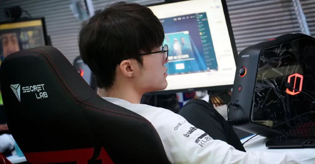 包含今晨复出首秀引欢呼冲刺阶段山东泰山更衣室发声之后，Faker爆冷击败澳大利亚队的词条